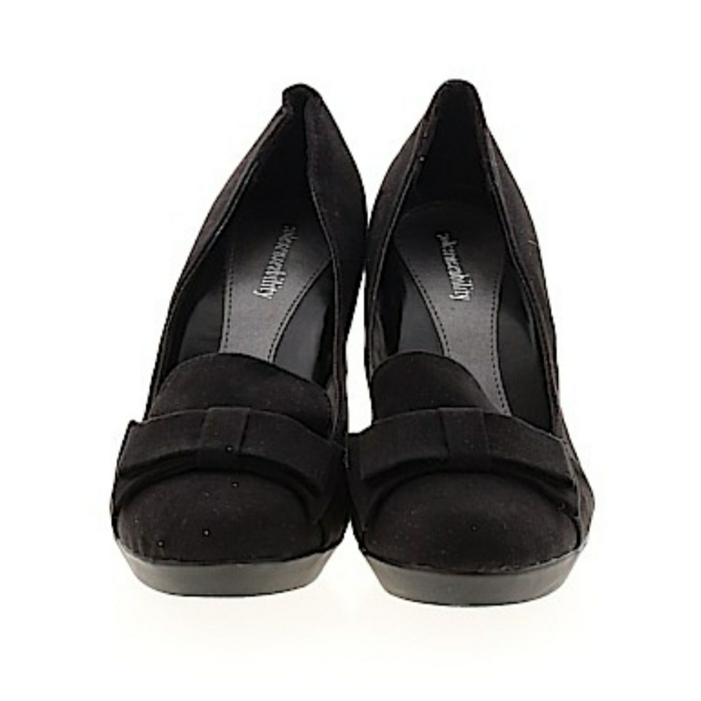 Solesenseability Suede Pumps